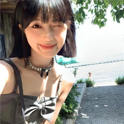 年轻女孩爱过来